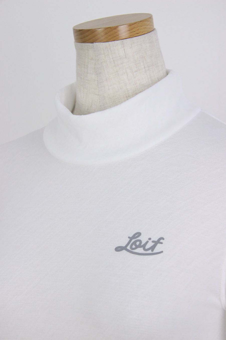 ロイフのハイネックシャツ