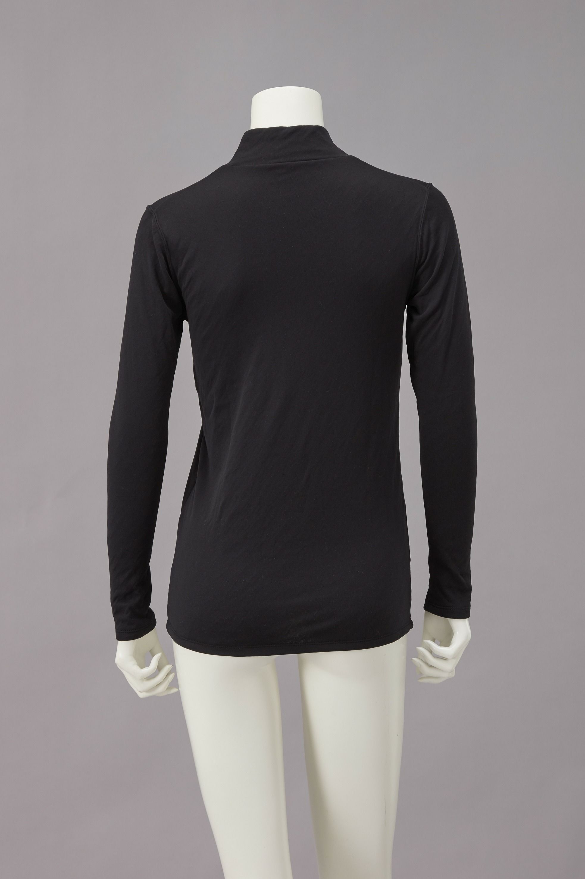 ロイフのハイネックシャツ