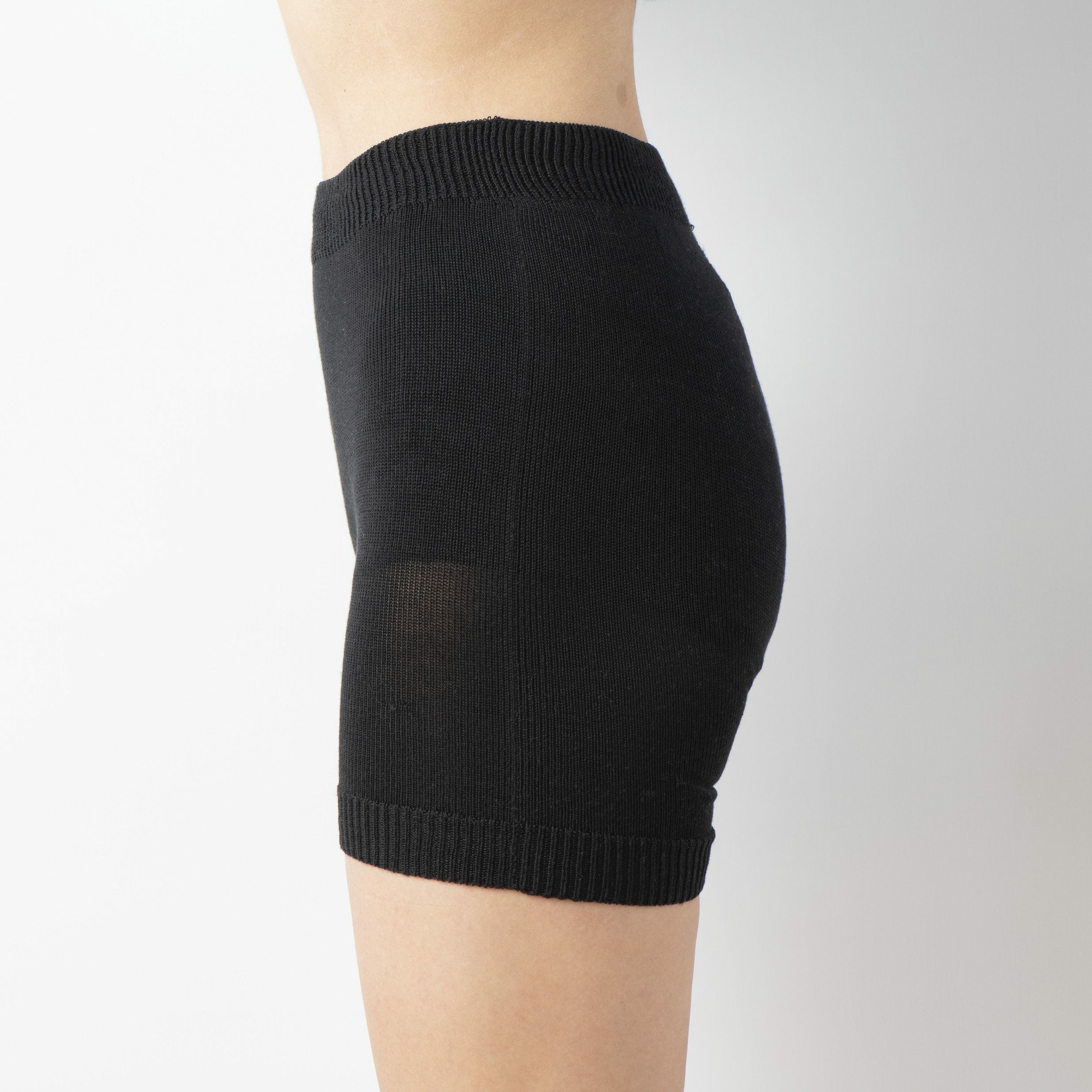 フィメカのシルクウォームパンツ