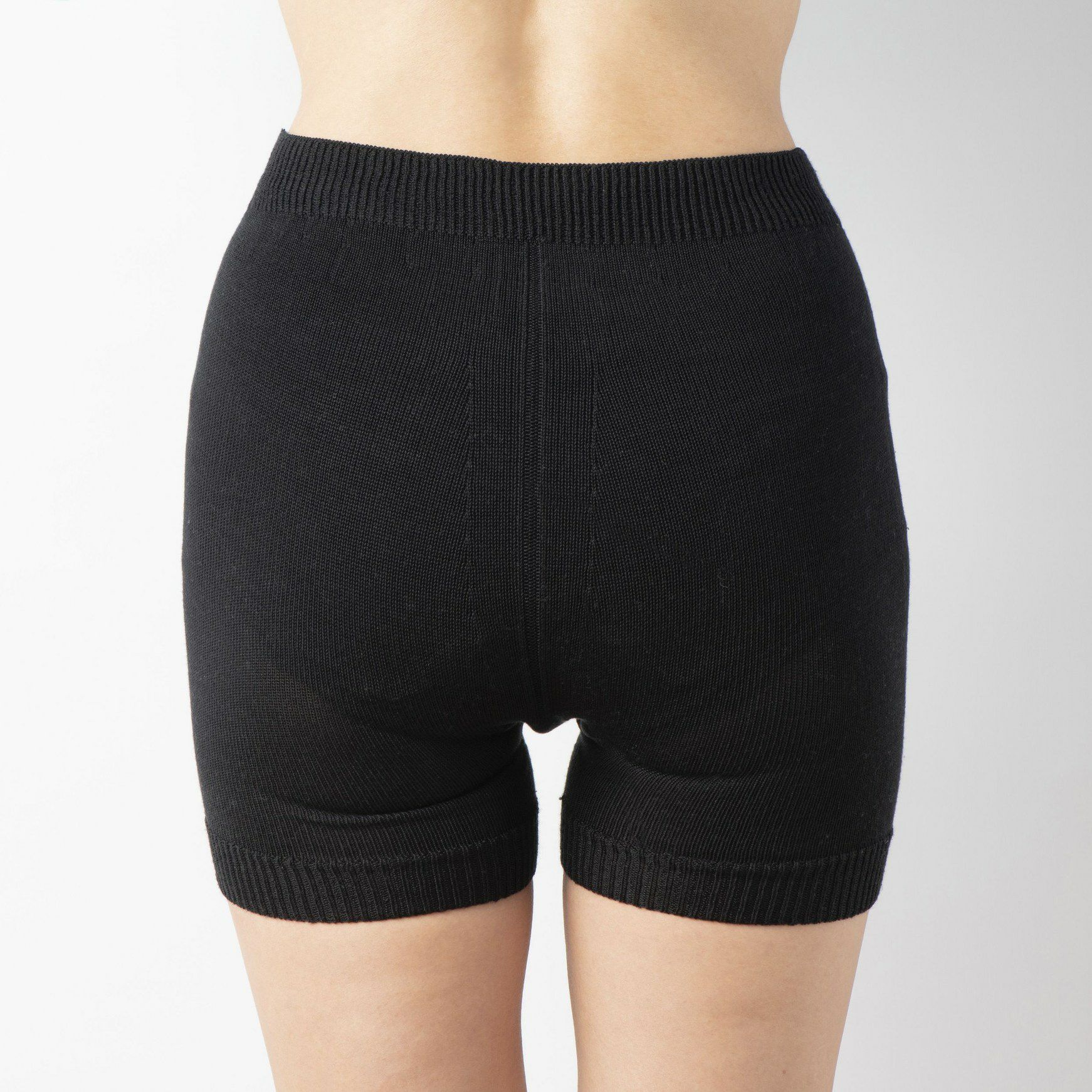 フィメカのシルクウォームパンツ