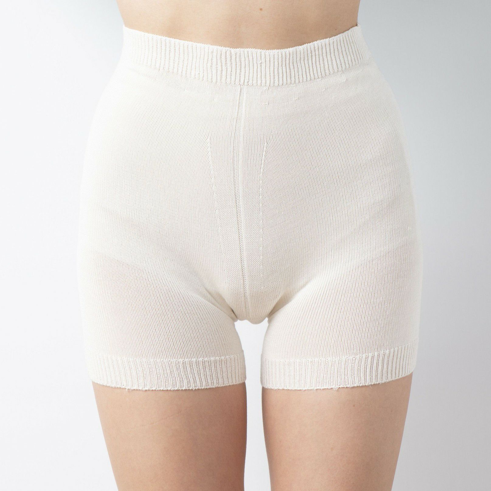 フィメカのシルクウォームパンツ