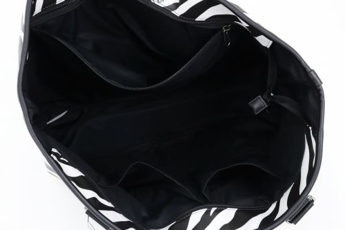 ブラッククローバー日本正規品のボストンバッグ