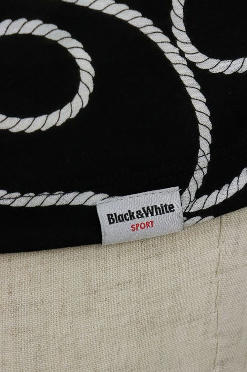 ブラック＆ホワイトのポロシャツ