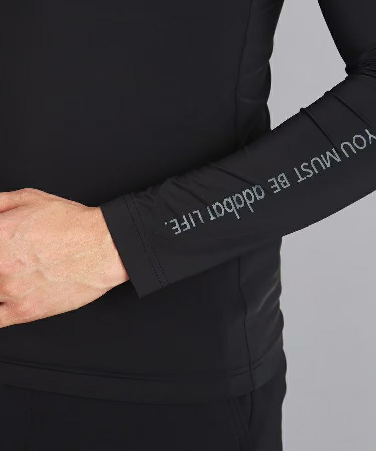 アダバットのハイネックシャツ