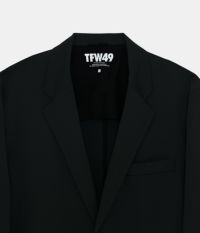 ティーエフダブリューのジャケット