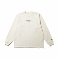 ニューエラのTシャツ