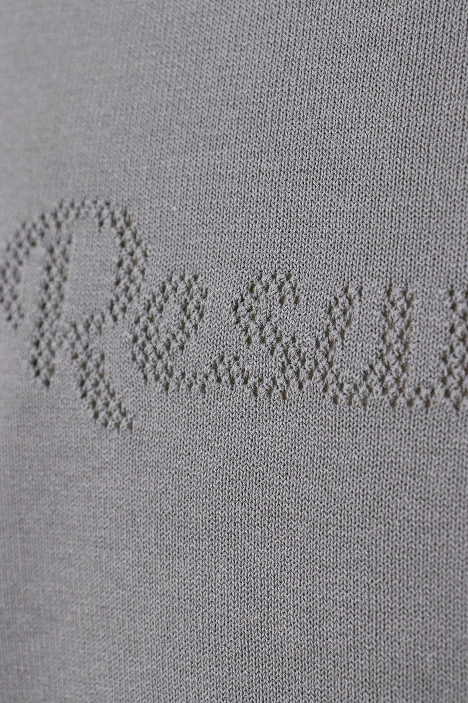 レザレクションのセーター