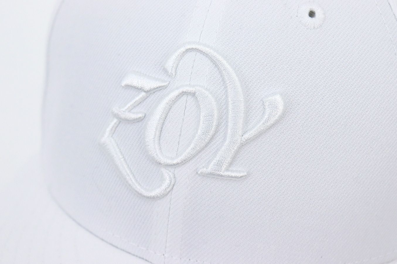 ゾーイ×ニューエラのキャップ