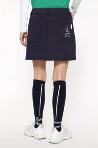 ピンのスカート