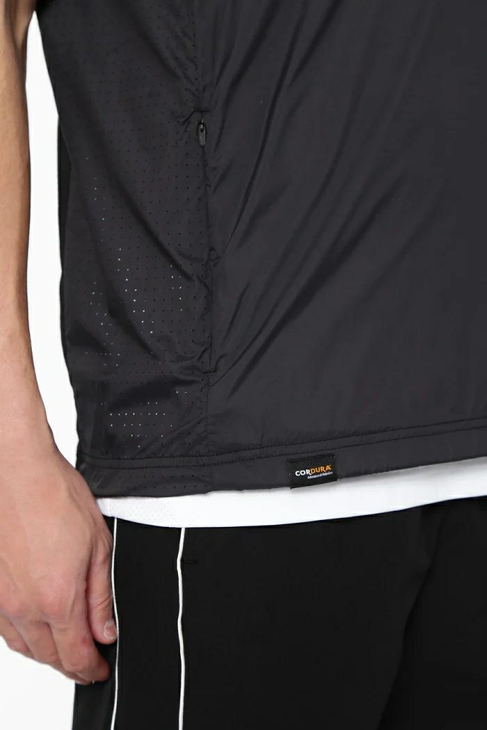 ピンのブルゾン