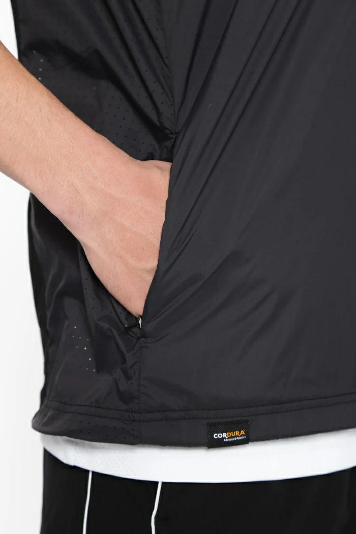 ピンのブルゾン