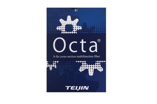 ピンのポロシャツ
