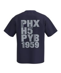 ピンのTシャツ