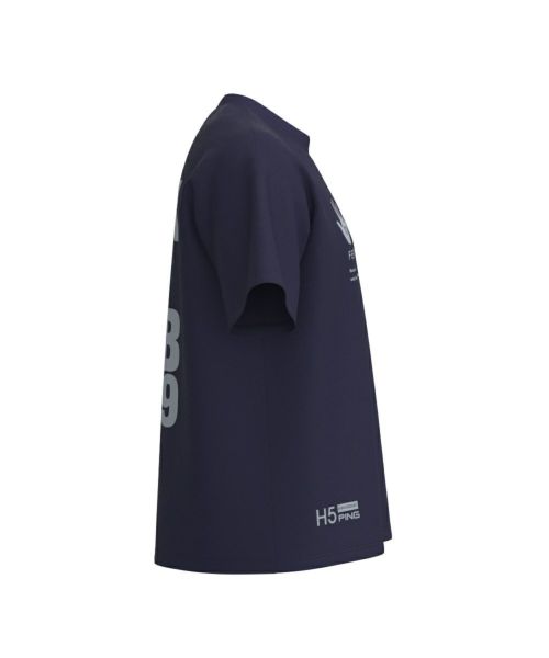 ピンのTシャツ
