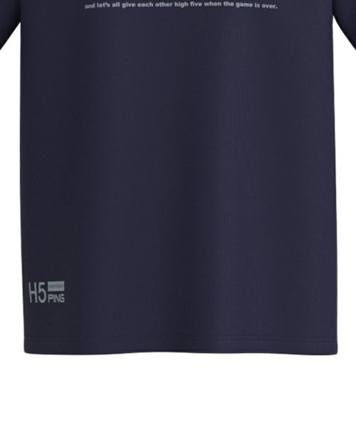 ピンのTシャツ