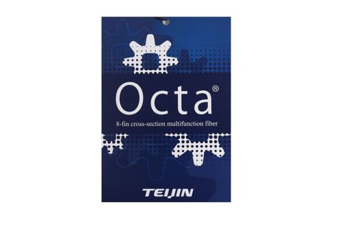 ピンのポロシャツ
