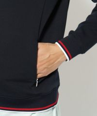 アダバットのトレーナー