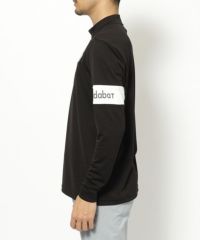 アダバットのハイネックシャツ