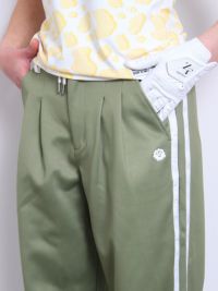 ピーダブリューサーキュラスのパンツ