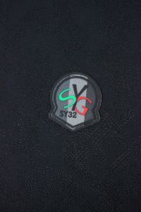 sy32のハイネックシャツ