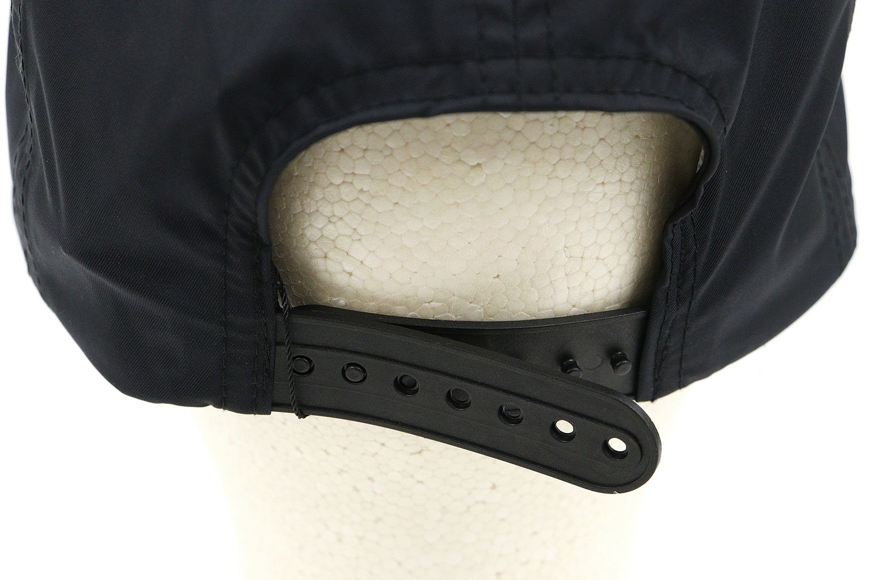 レザレクションのキャップ