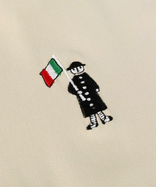 ピッコーネクラブのハイネックシャツ