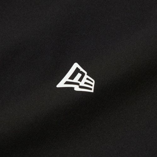 ニューエラのTシャツ