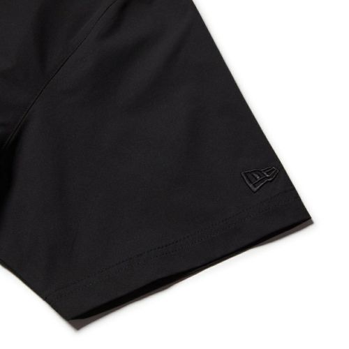 ニューエラのTシャツ