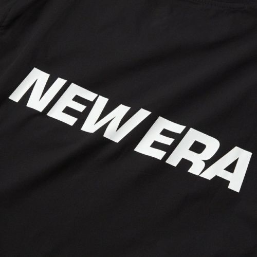ニューエラのTシャツ