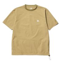 ニューエラのTシャツ