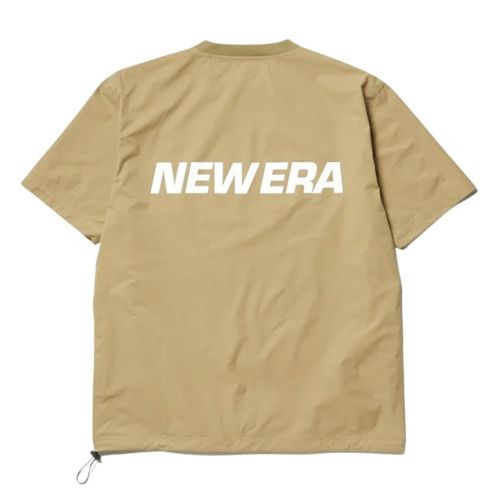 ニューエラのTシャツ