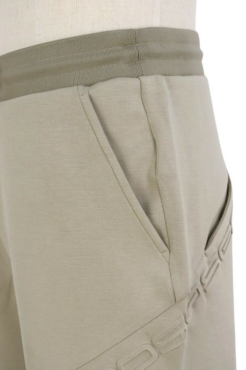 ロサーセンのハーフパンツ