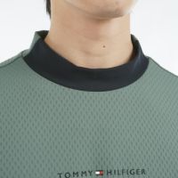トミーヒルフィガーのハイネックシャツ