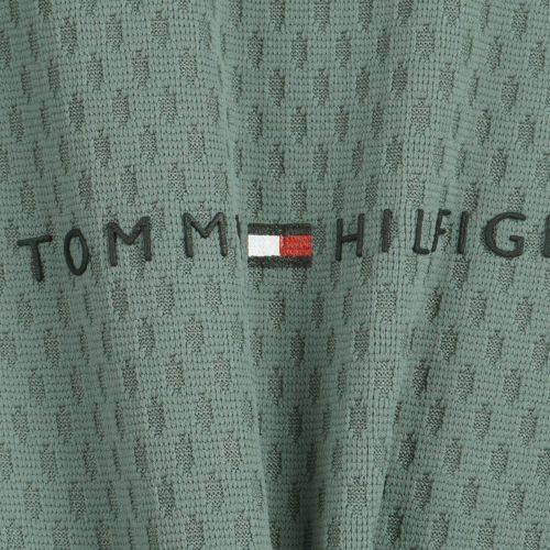 トミーヒルフィガーのハイネックシャツ