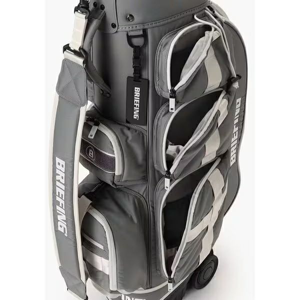 ブリーフィングゴルフのキャディバッグ