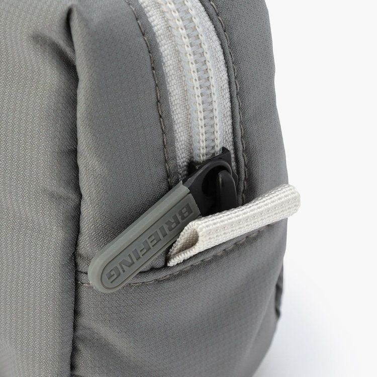 ブリーフィングゴルフのカートポーチ