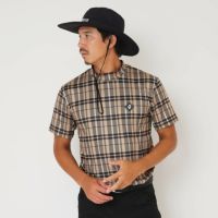 ヴィトゥエルブのハイネックシャツ