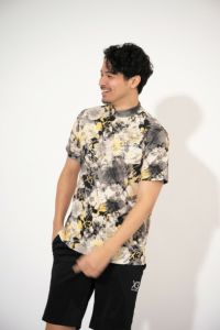 キックスリーのハイネックシャツ