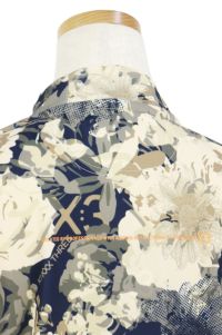 キックスリーのハイネックシャツ