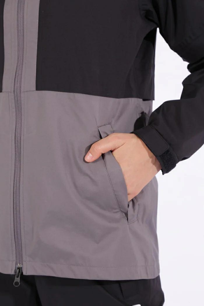 ニューバランスゴルフのレインブルゾン＆レインパンツ