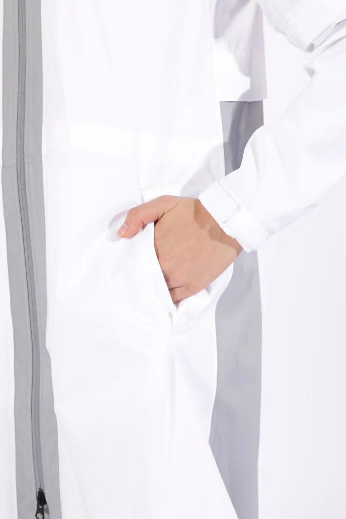 ニューバランスゴルフのレインワンピース