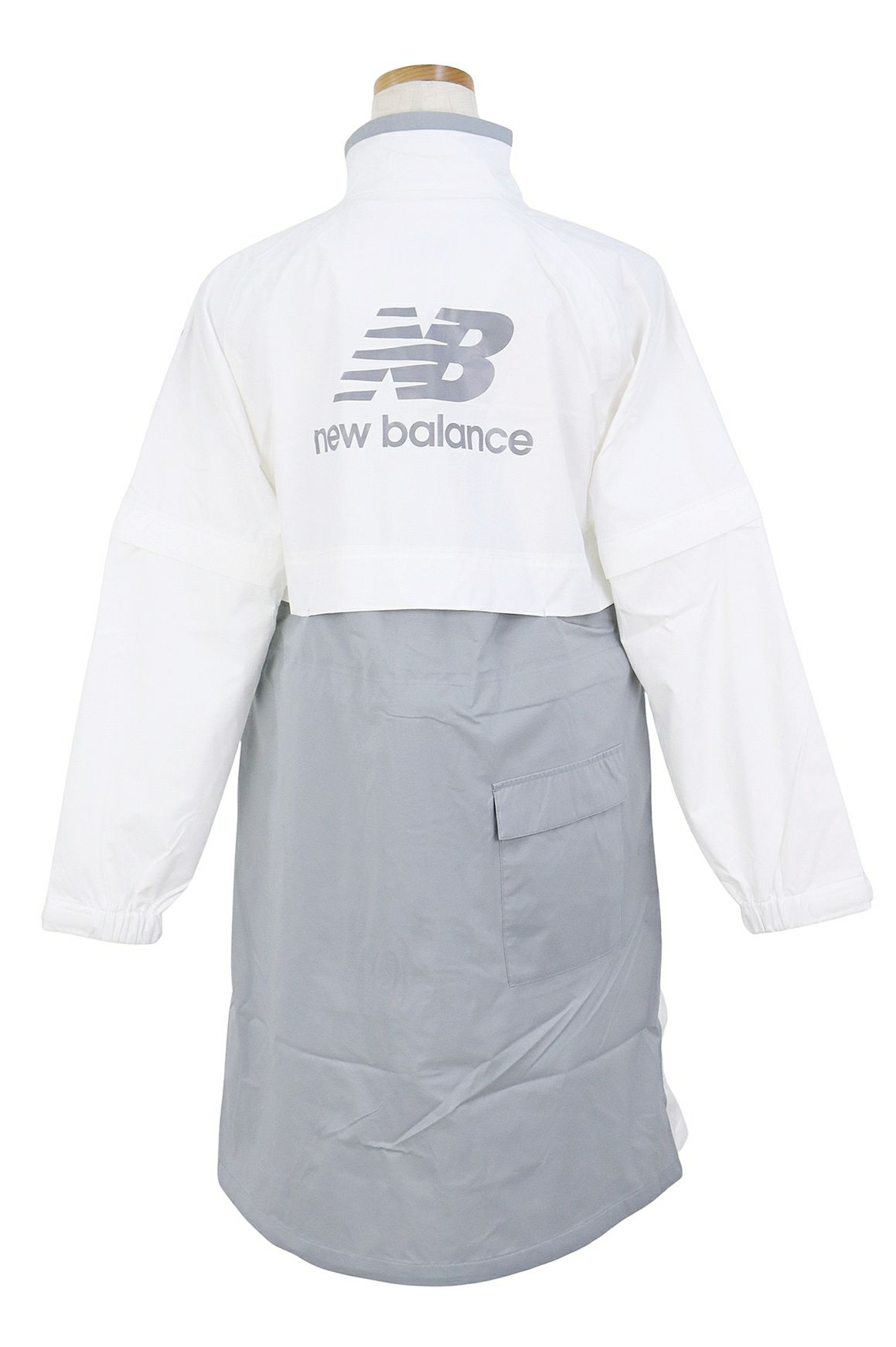 ニューバランスゴルフのレインワンピース