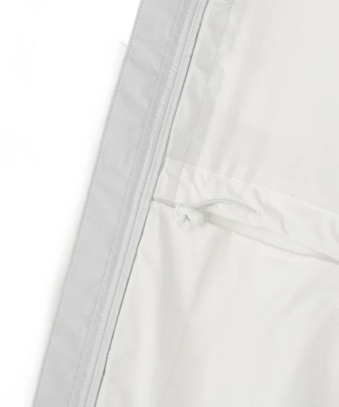 ニューバランスゴルフのレインワンピース