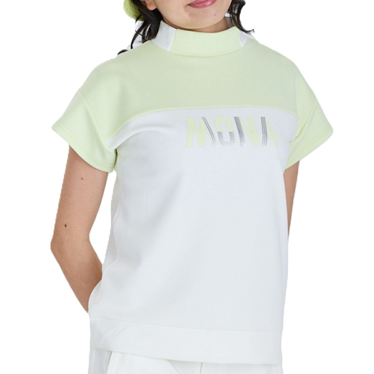 モナデルソルのハイネックシャツ