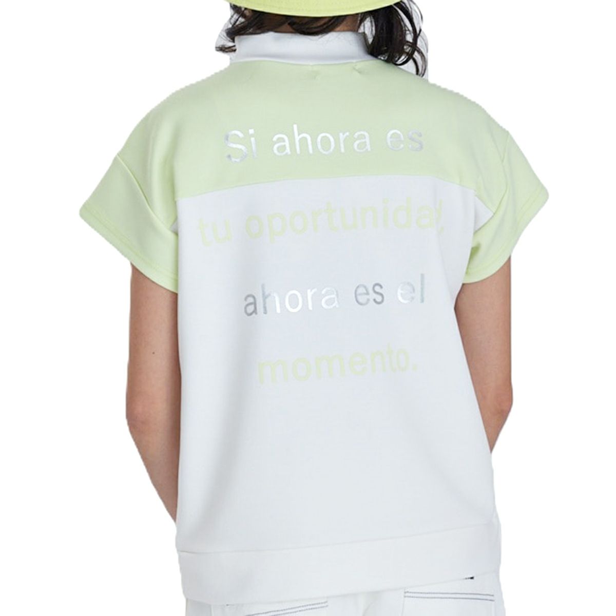 モナデルソルのハイネックシャツ