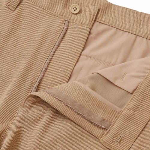 V12のショートパンツ