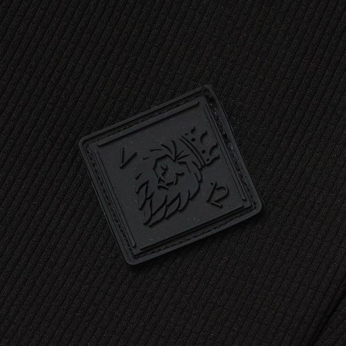 V12のショートパンツ