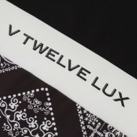 V12のハイネックシャツ