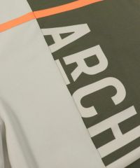アルチビオのハイネックシャツ