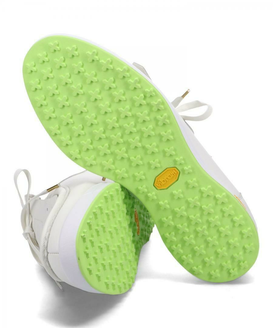 フープレイのシューズ